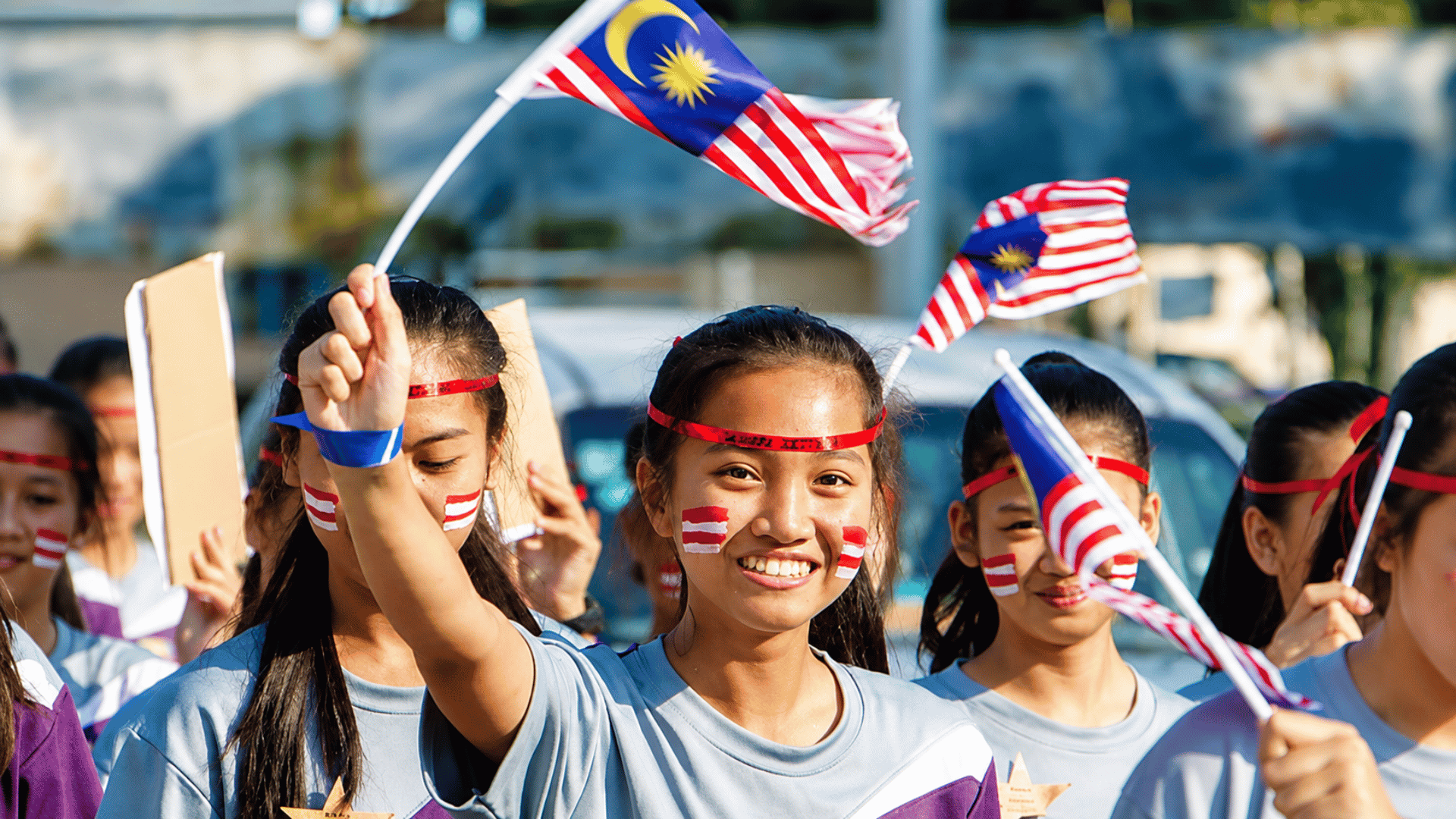 BUDAYA DAN TRADISI DI MALAYSIA: PESONA MULTIKULTURAL YANG MEMIKAT WISATAWAN